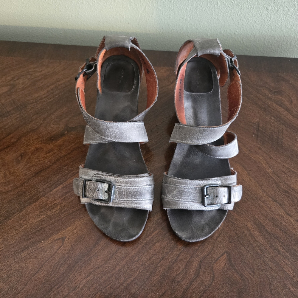 Taos Footwear Gray Buckle Sandals